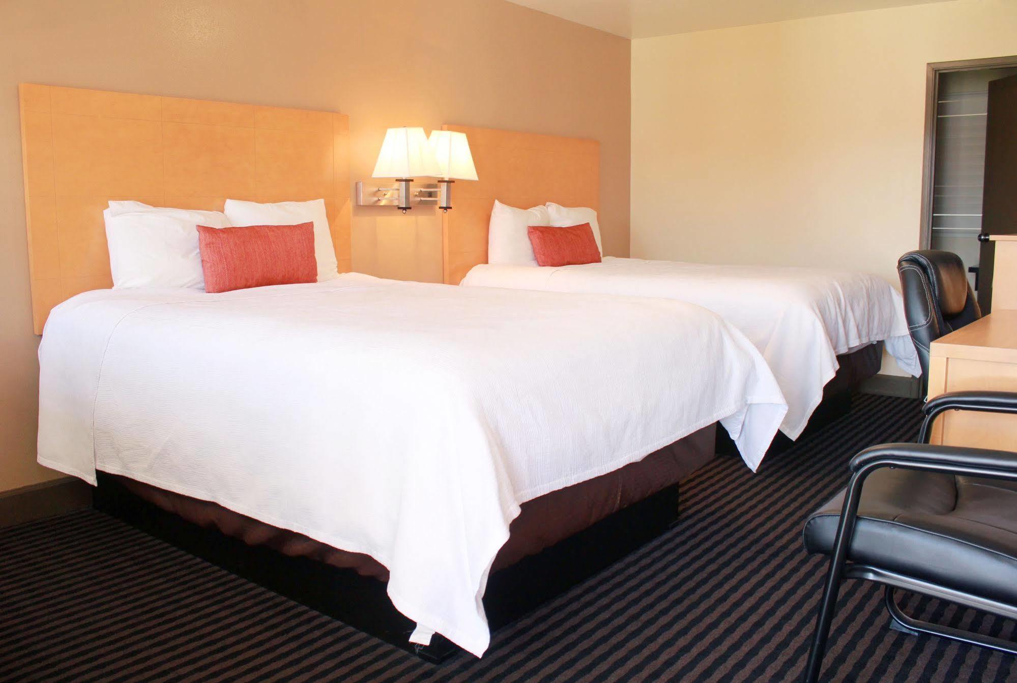 Motel Travelodge By Wyndham 3*